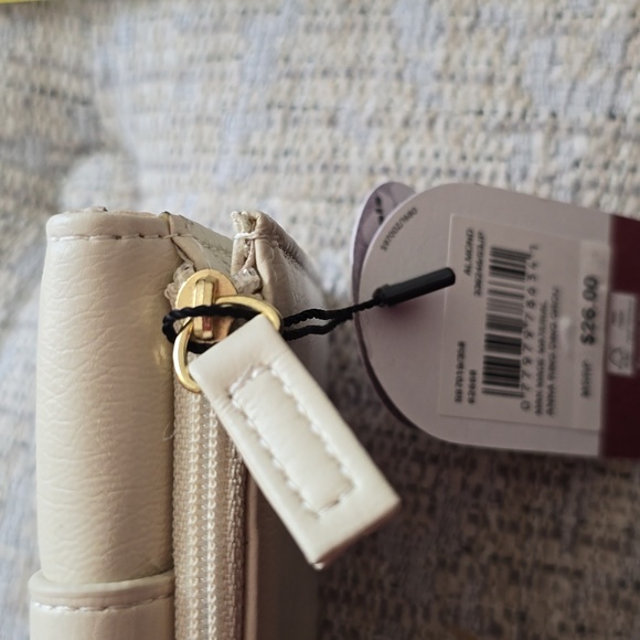 MUNDI BRAND WOMEN'S "ALMOND" WALLET WITH RFID PROTECTION - Picture 11 of 13